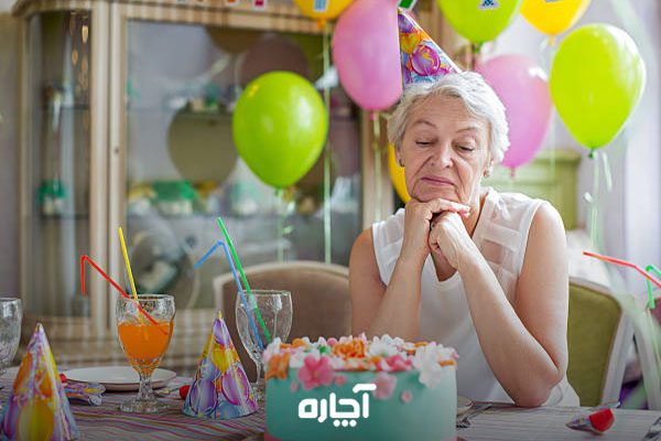 جشن تولد سالمندان تنهایی آنها را از بین می برد